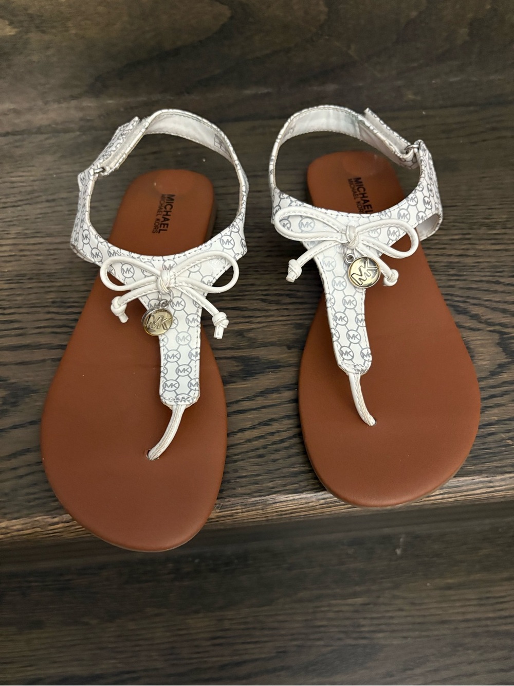 Michael Kors girls white sandals sz 4 EUC ret $189